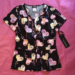 Cherokee Runway Marbled Hearts Scrub Top Size Small NEW